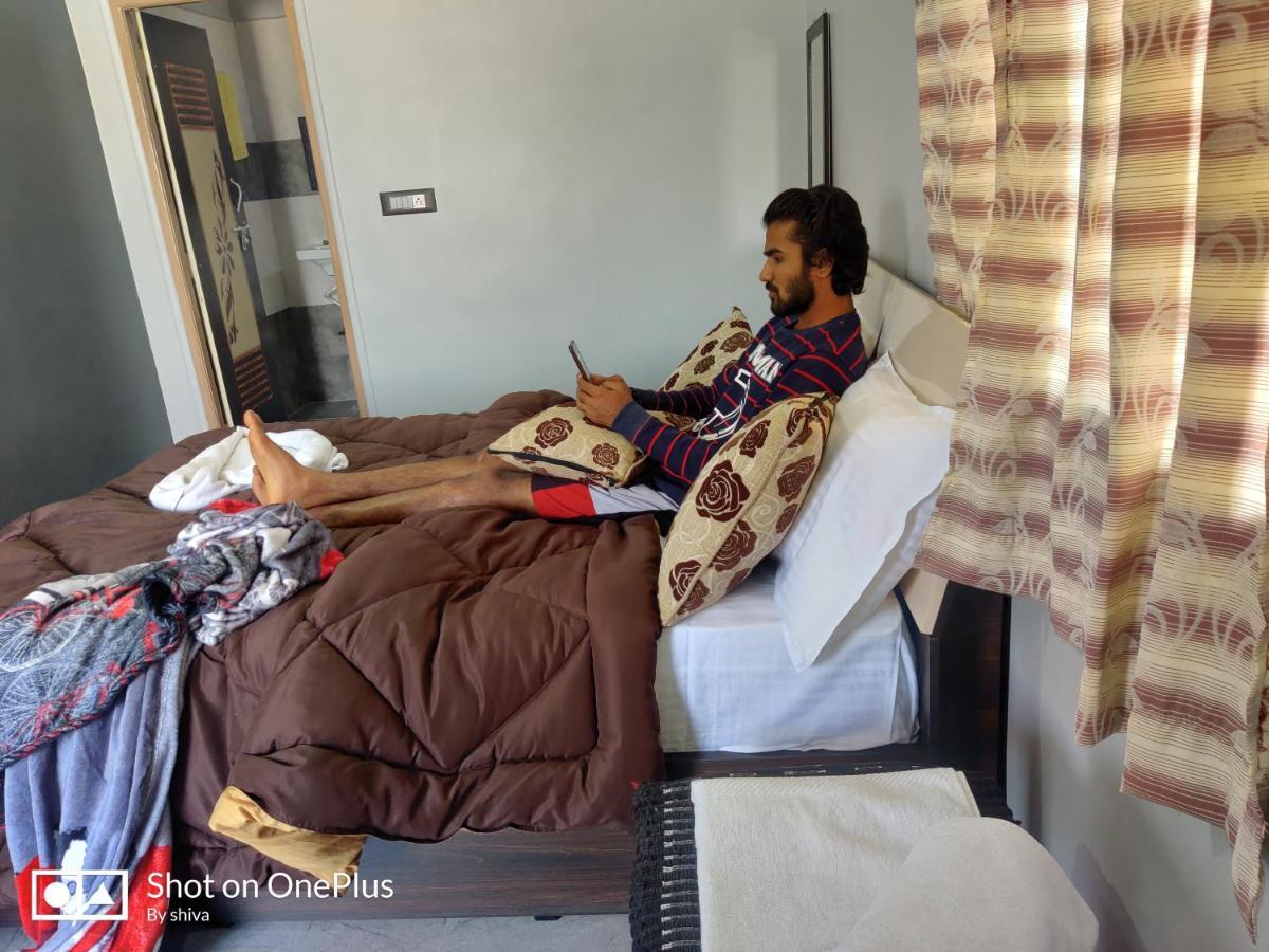 هامبي Lee Homestay المظهر الخارجي الصورة