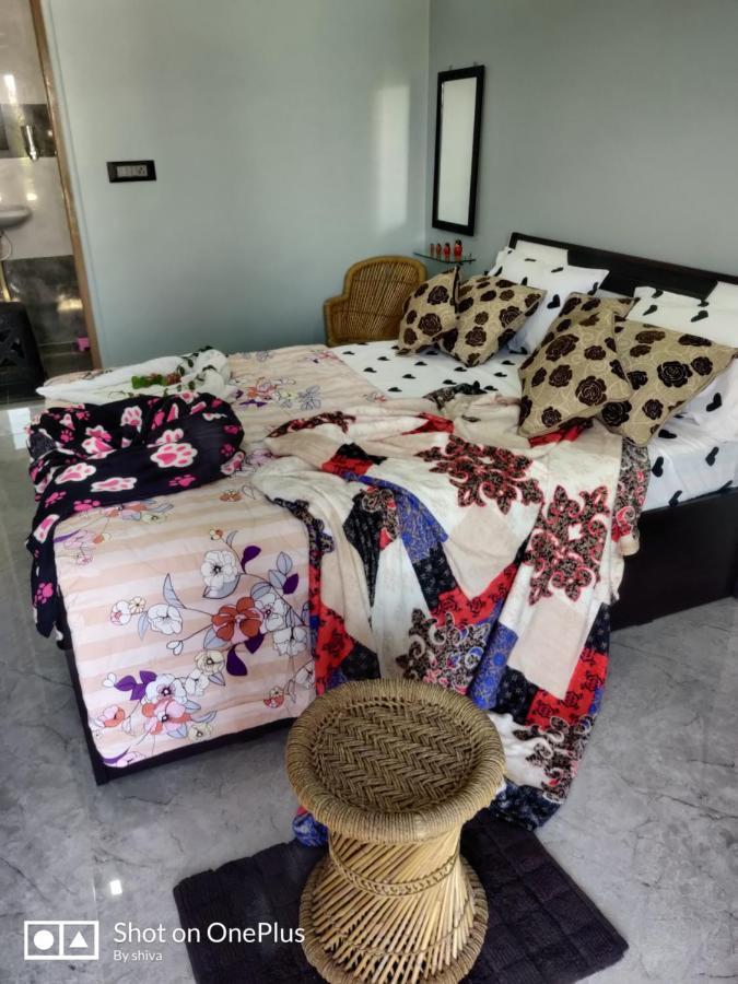 هامبي Lee Homestay المظهر الخارجي الصورة