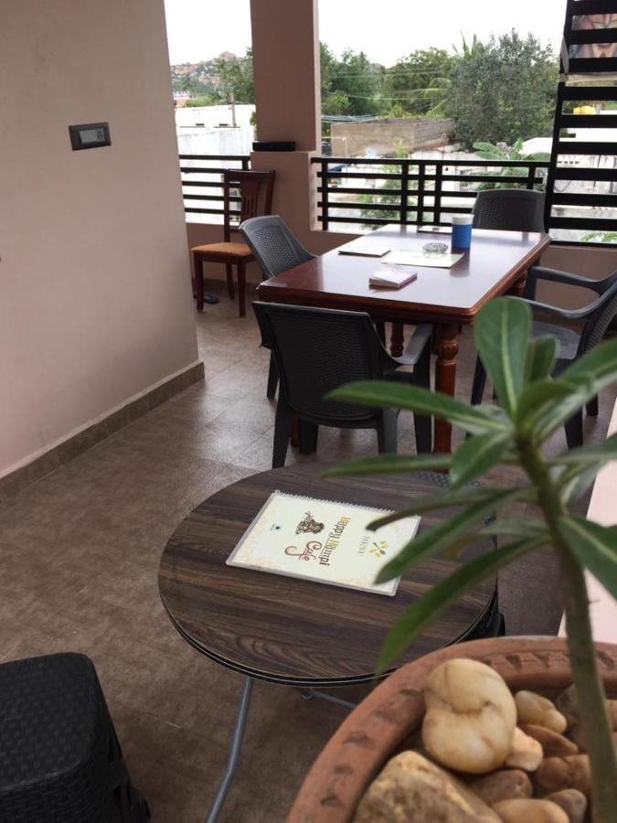 هامبي Lee Homestay المظهر الخارجي الصورة